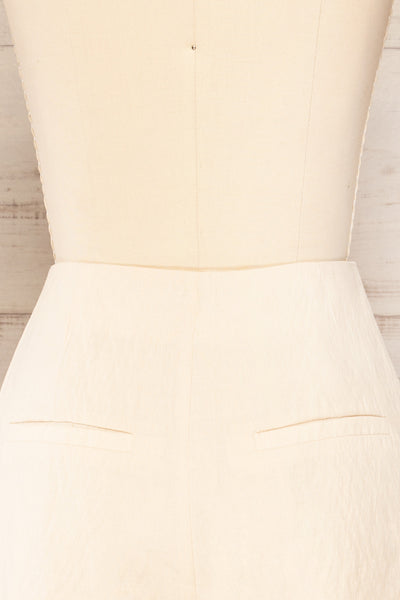 Peer Faux Linen High-Waisted Linen Shorts | La petite garçonne back close up
