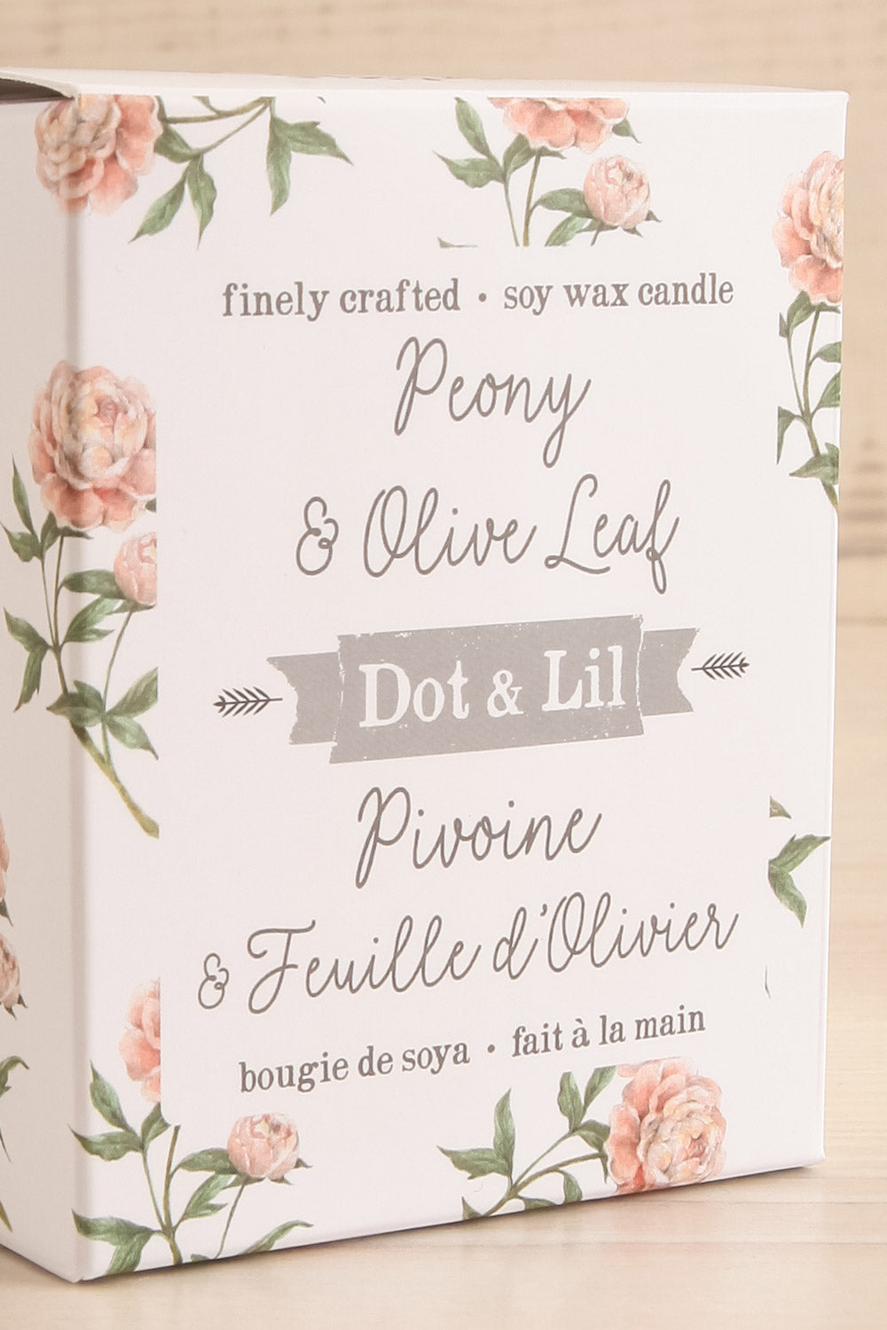 Peony and Olive Leaf Candle | La petite garçonne box close-up