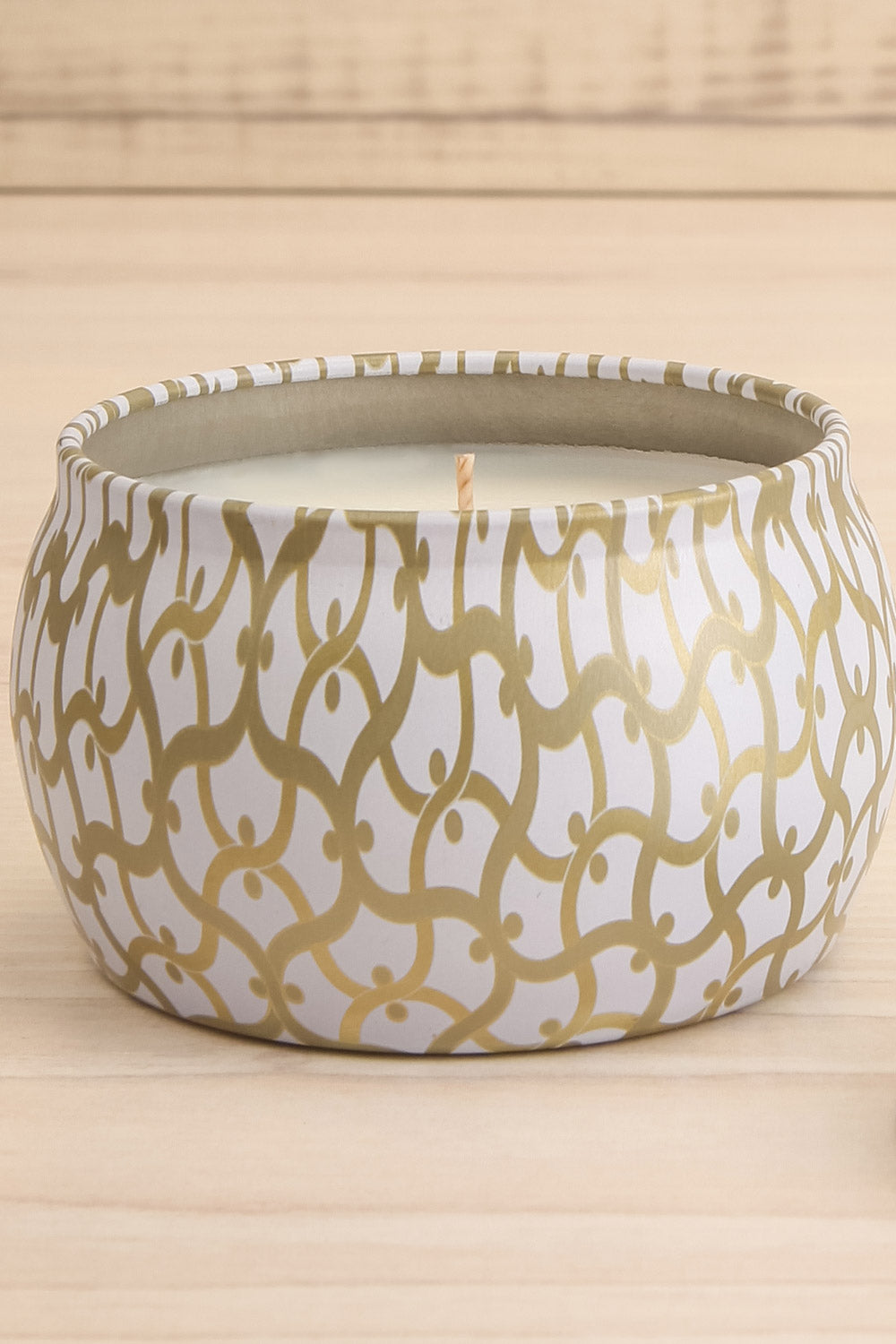 Eucalyptus & White Sage Petite Tin Candle | Maison garçonne open close-up