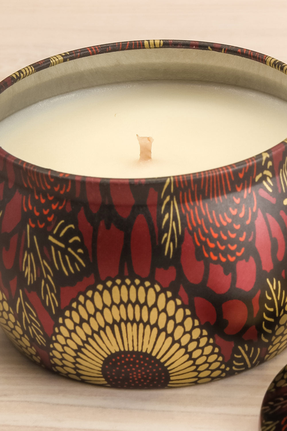 Petite Tin Candle Goji Tarocco Orange | Voluspa | La petite garçonne close-up