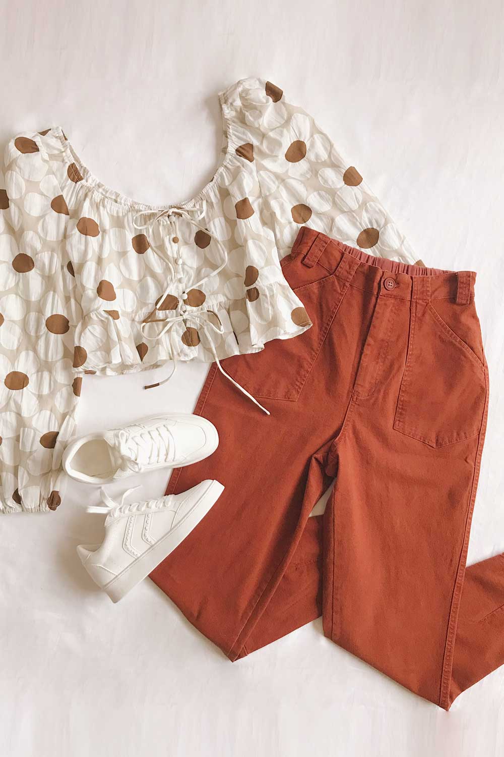 Ostrapriet Paper Bag Waist Pants w/ Elastic Waistband | La petite garçonne front close up