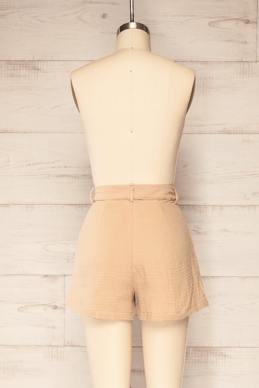 Piaski Beige Pleated Shorts | La petite garçonne back view