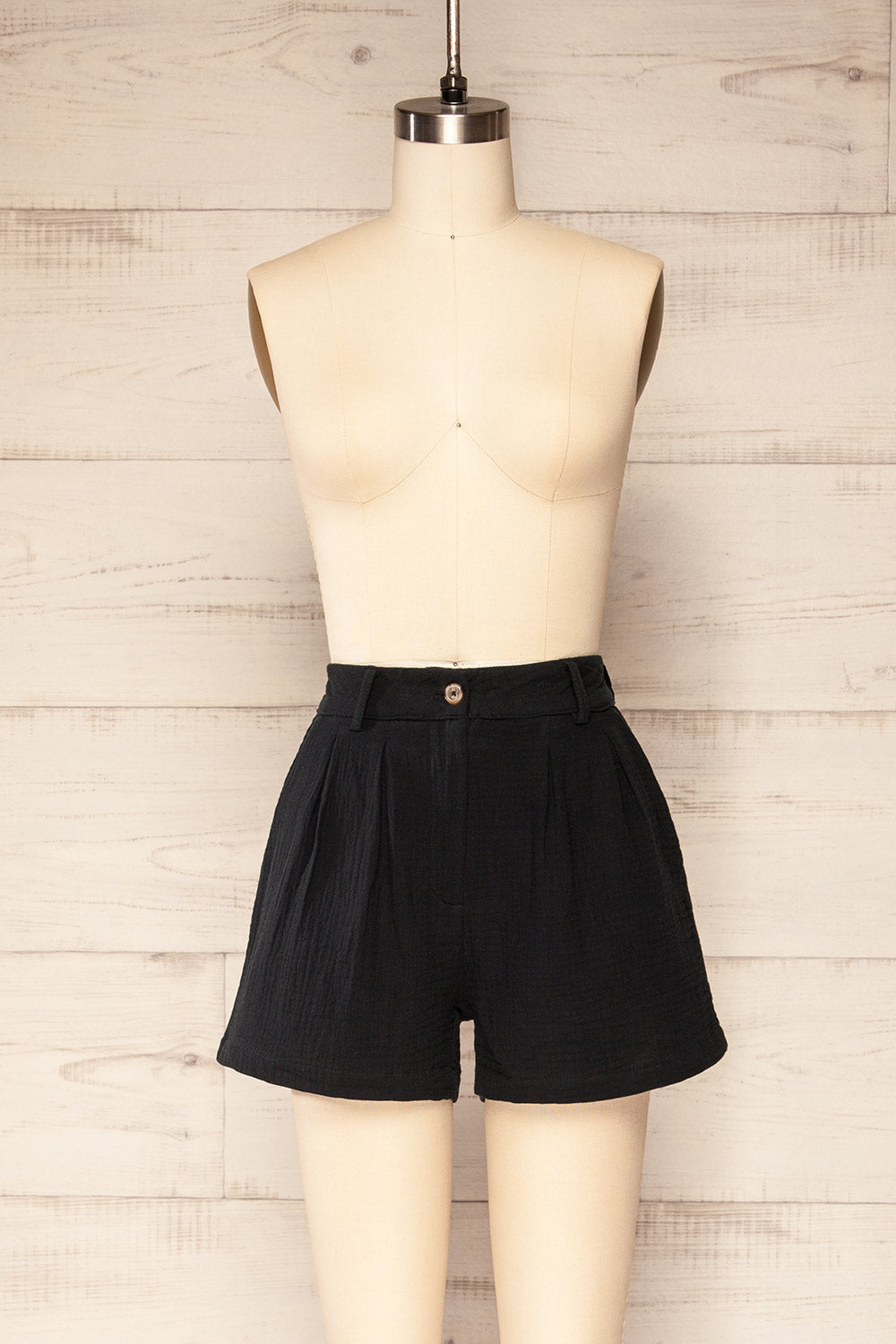 Piaski Black Pleated Shorts | La petite garçonne front view