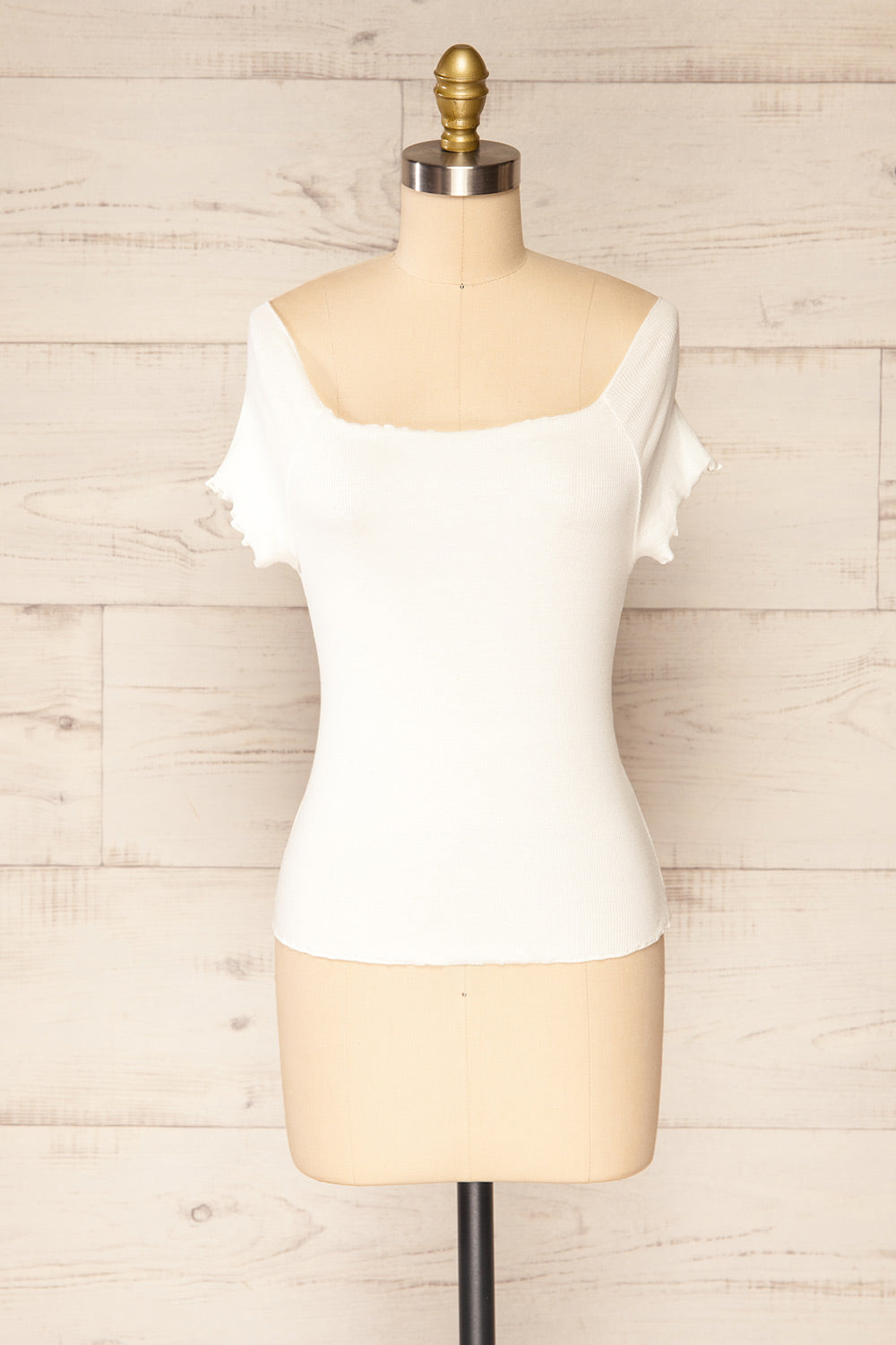 Pila White Ribbed Short Sleeve Top w/ Frills | La petite garçonne front view