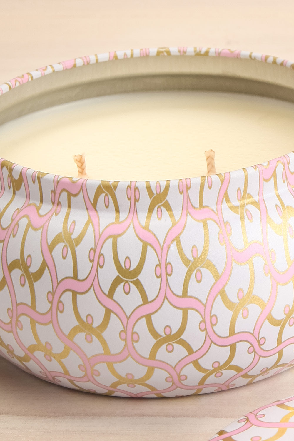 Maison Tin Candle Pink Citron | La petite garçonne open close-up