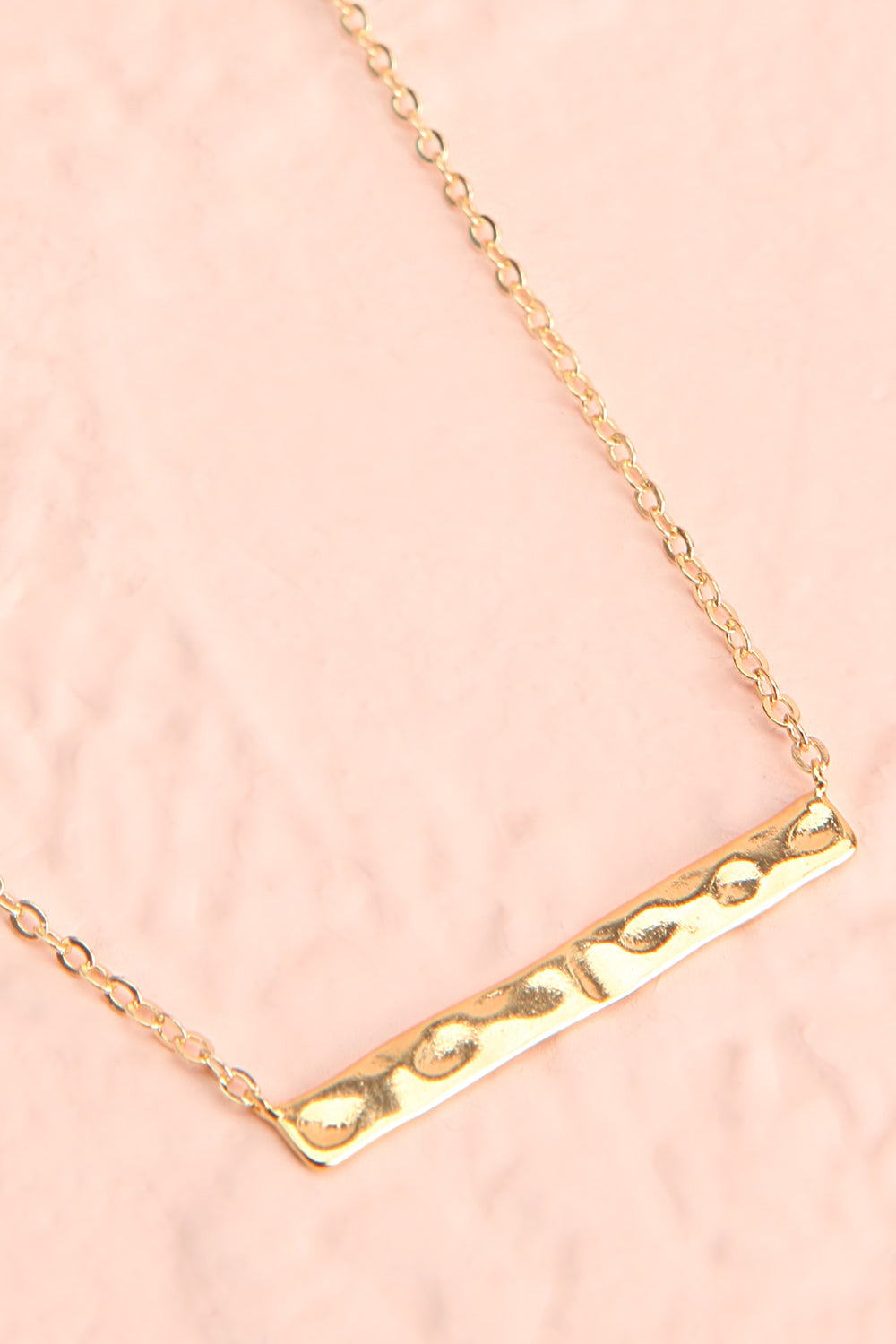 Pinson des Arbres Gold Necklace with Pendant | Boutique 1861 close-up