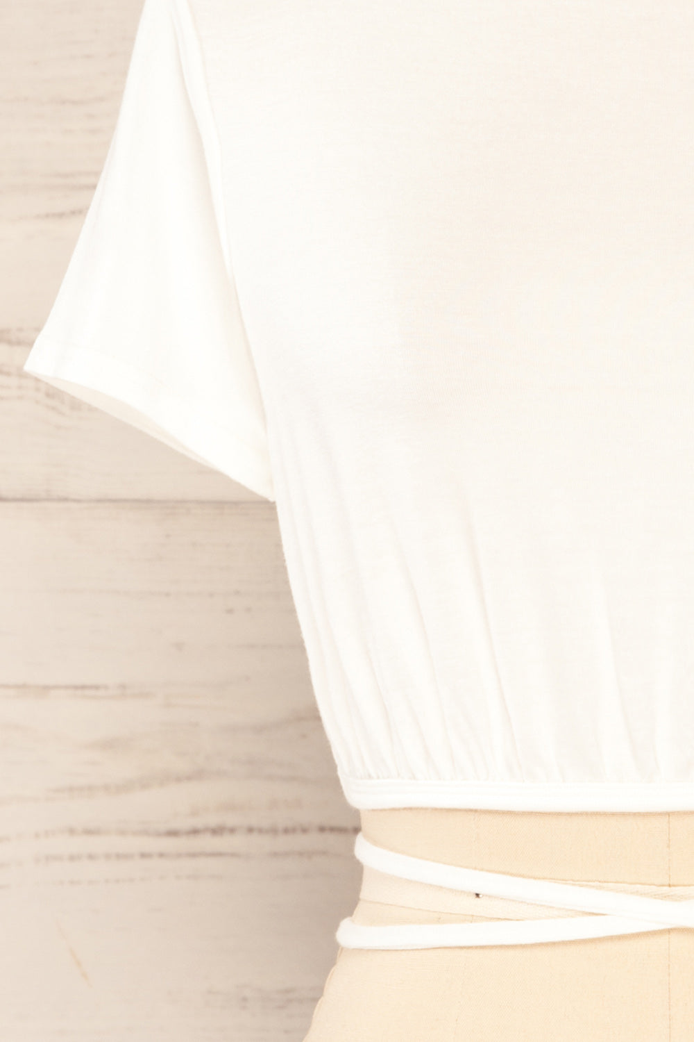 Pisz White Short Sleeve Drawstring Crop Top | La petite garçonne sleeve
