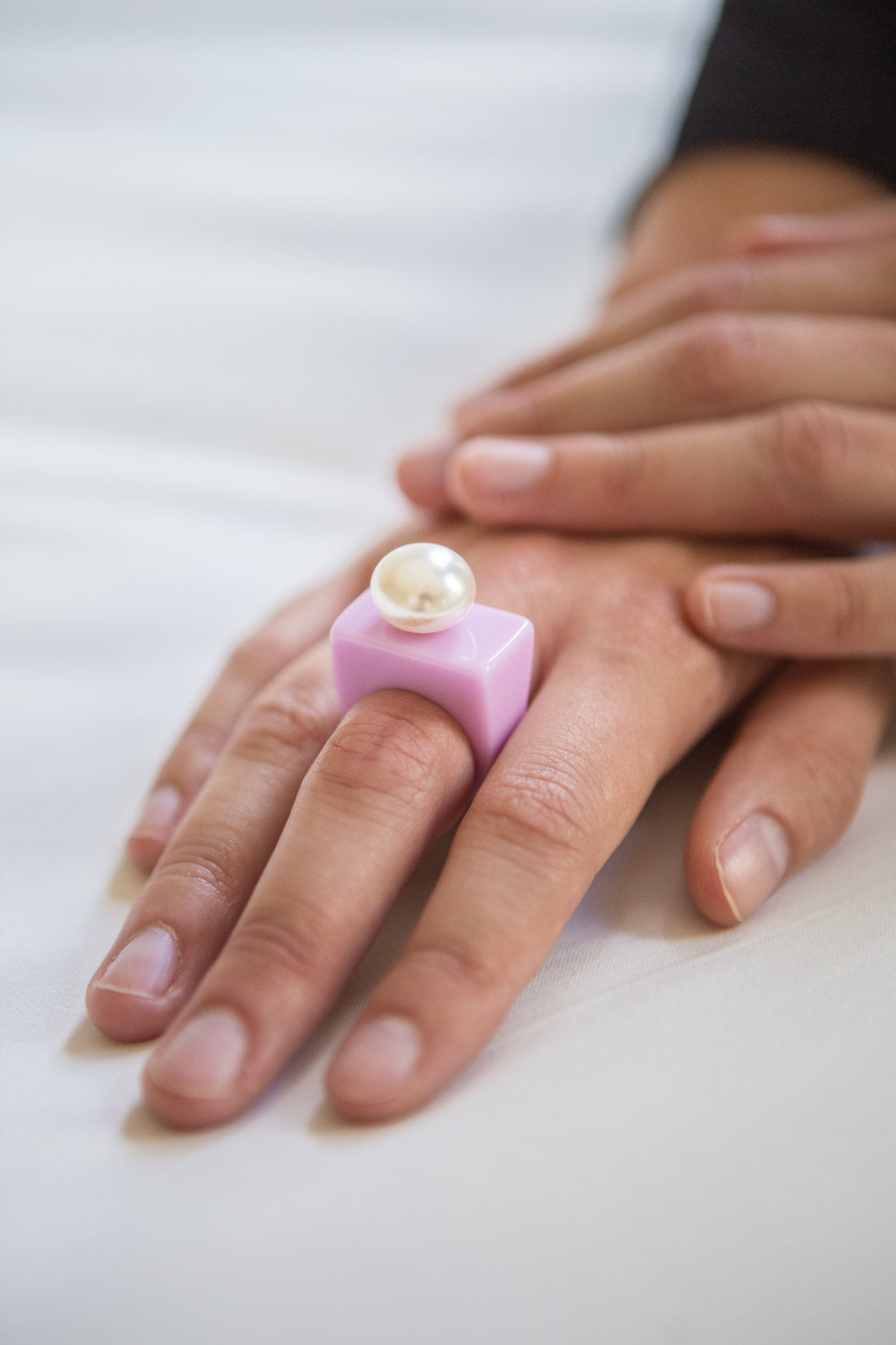 Polly Aqua Plastic Pearl Ring | La petite garçonne model