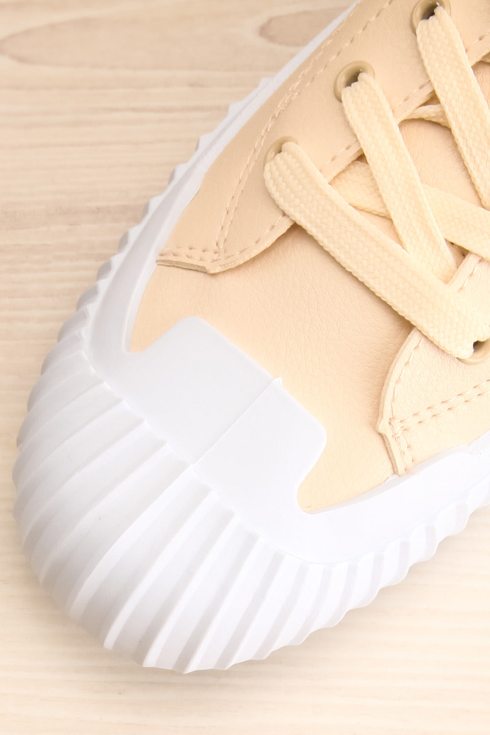 Portefoin Beige High Top Sneakers | La petite garçonne flat close-up