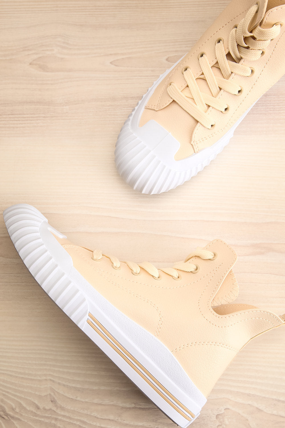 Portefoin Beige High Top Sneakers | La petite garçonne flat view