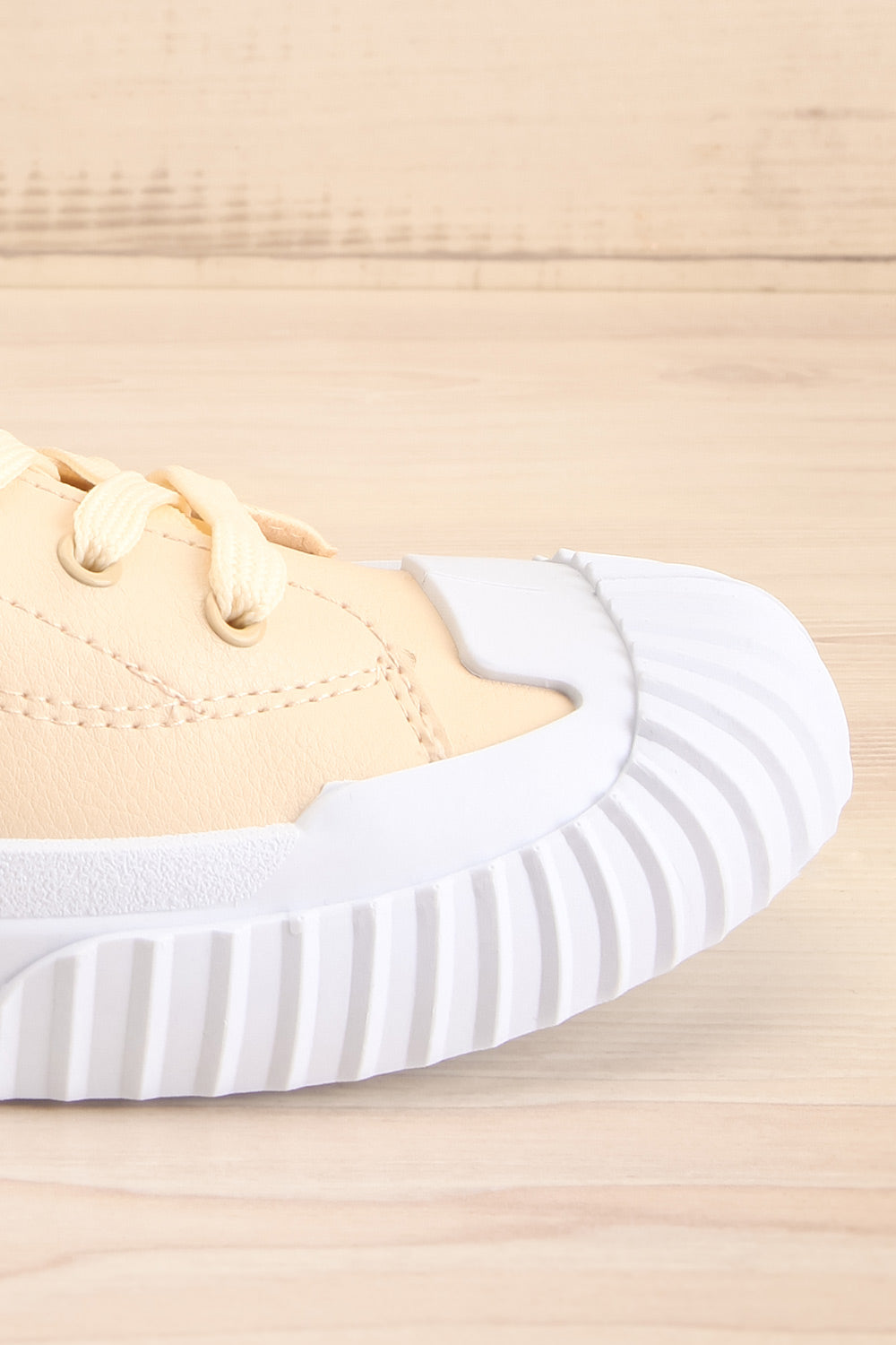 Portefoin Beige High Top Sneakers | La petite garçonne side close-up