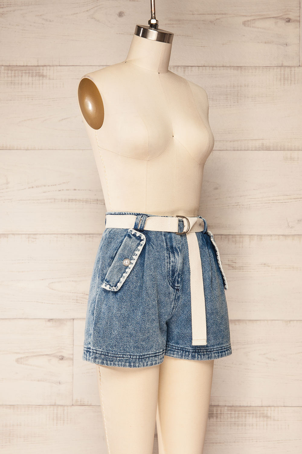 Portland High-Waisted Shorts w/ Belt | La petite garçonne side view