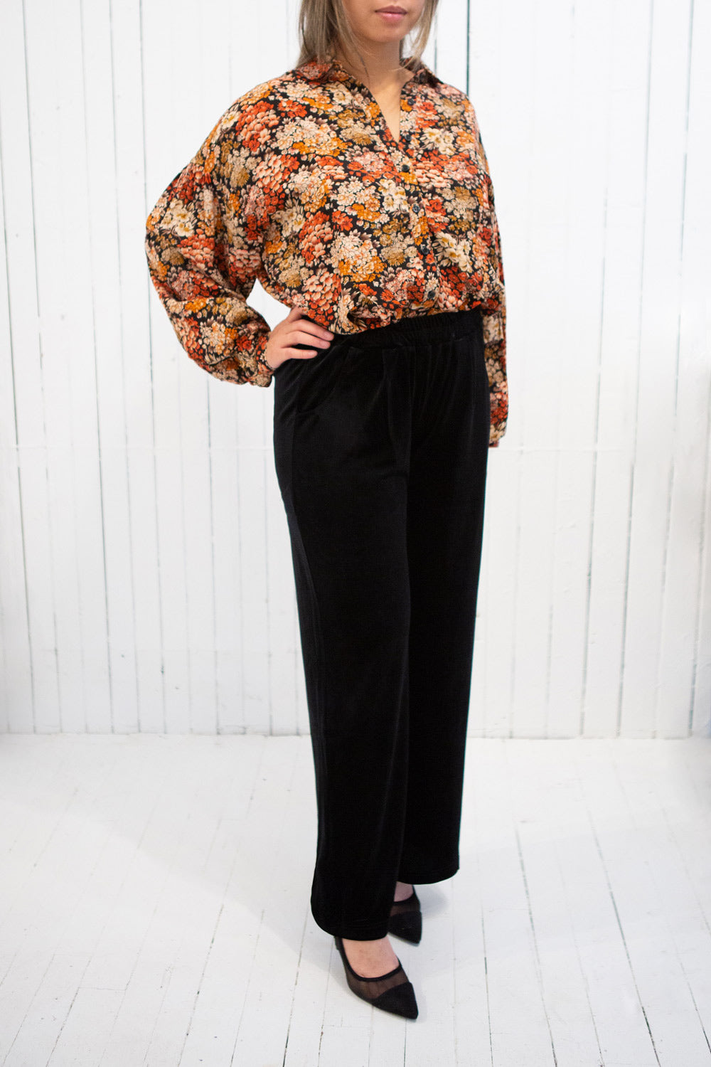 Pozega Black Floral Print Shirt | La petite garçonne model