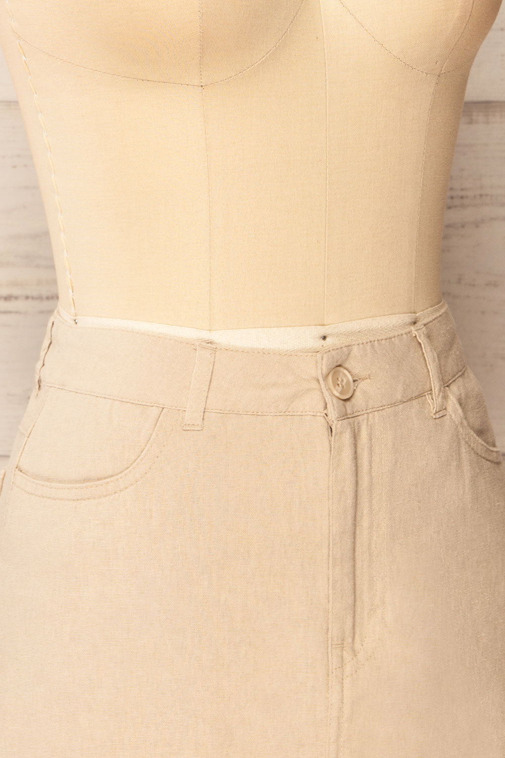 Pretoria Beige Linen Mini Skirt | La petite garçonne side close-up