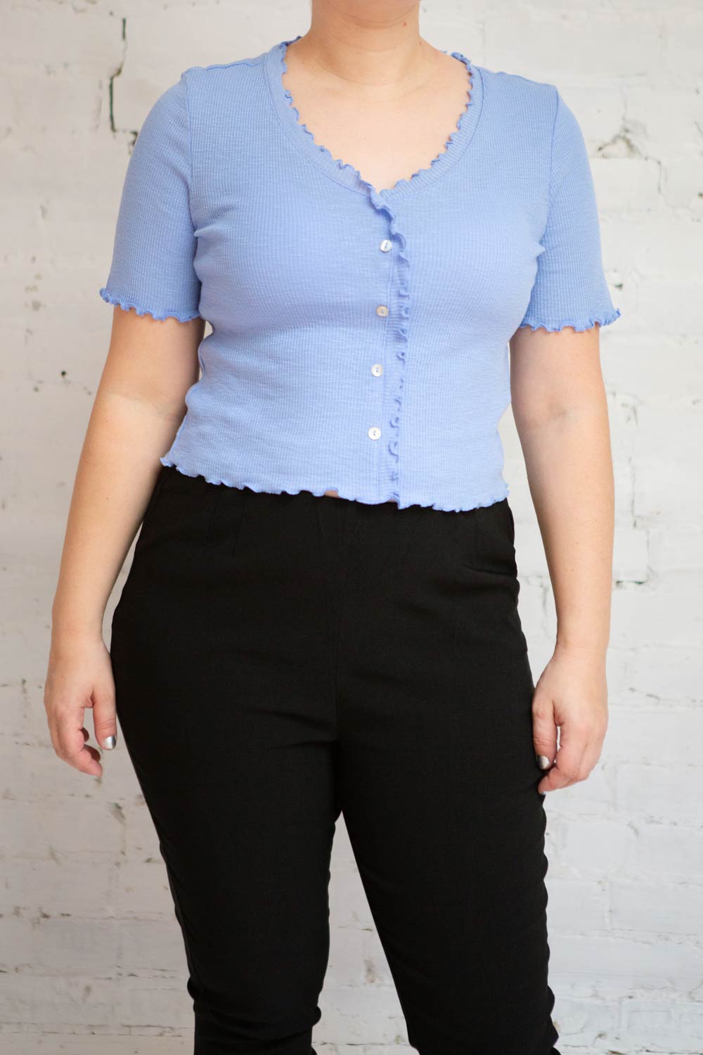 Pronoia Blue Ribbed Crop Top w/ Short Sleeves | La petite garçonne model