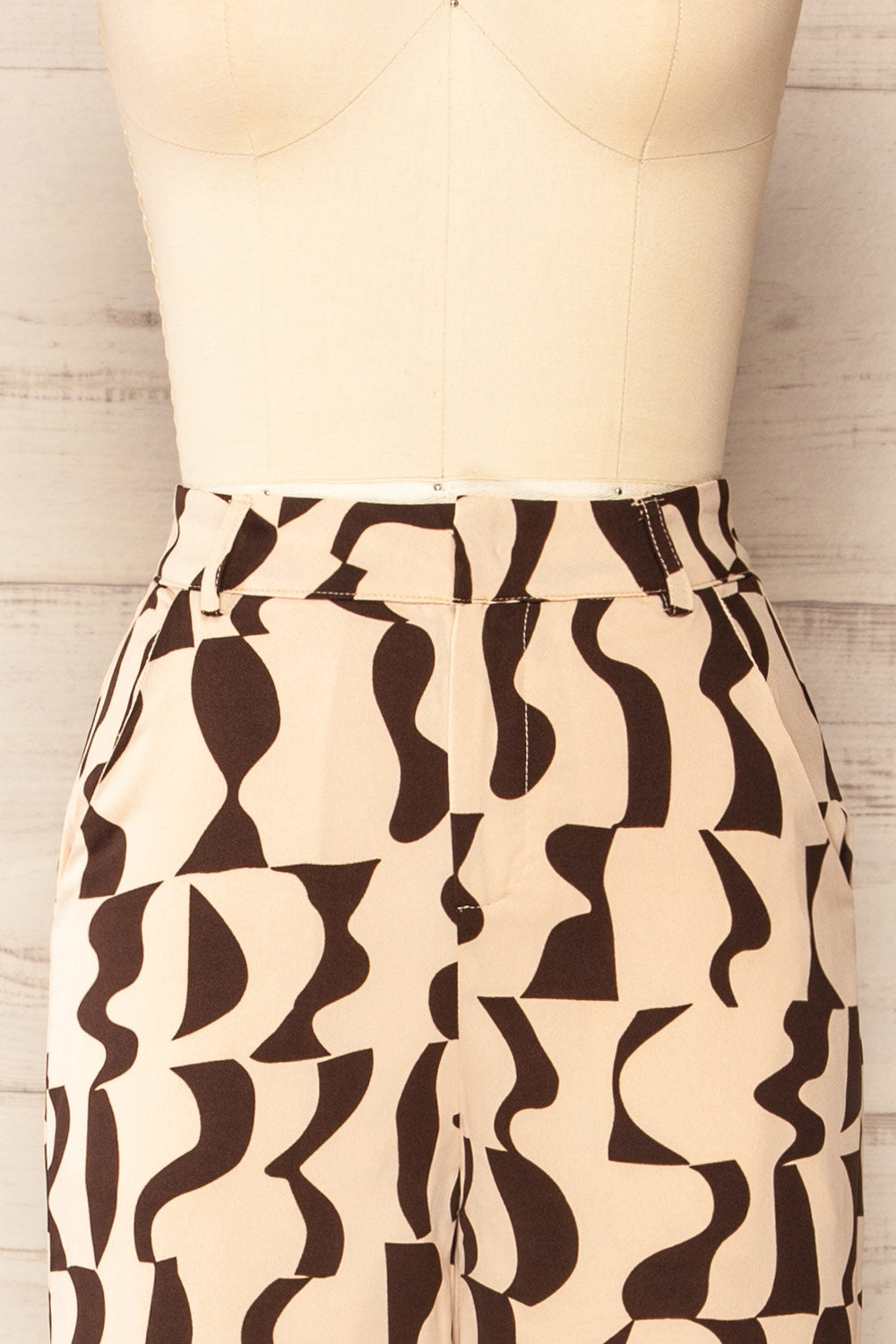 Puerto Wide Leg Chiffon Pants w/ Abstract Pattern | La petite garçonne front close-up