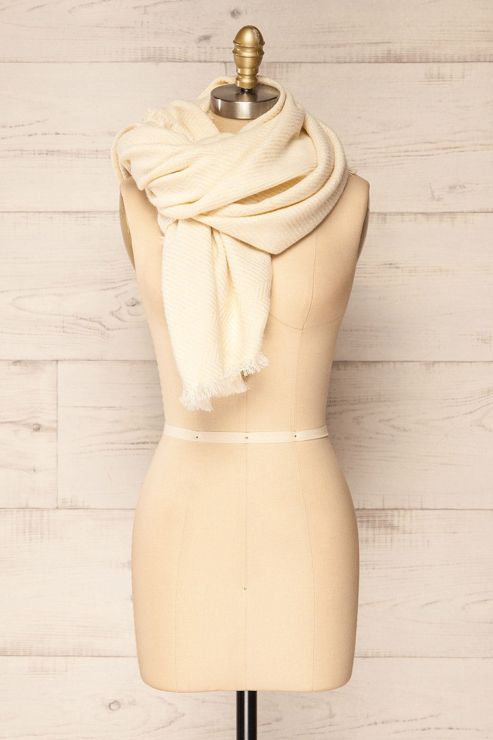 Raccourci Cream Herringbone Pattern Scarf | La petite garçonne knot view