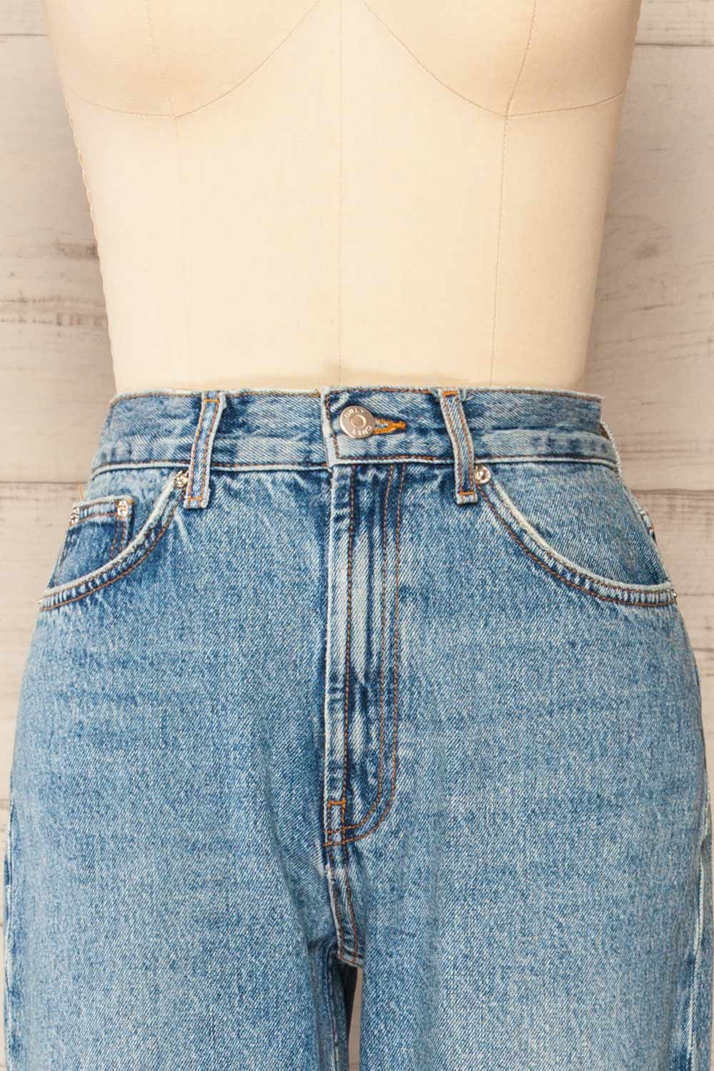 Rastoke High-Waisted Straight Leg Jeans | La petite garçonne front close-up