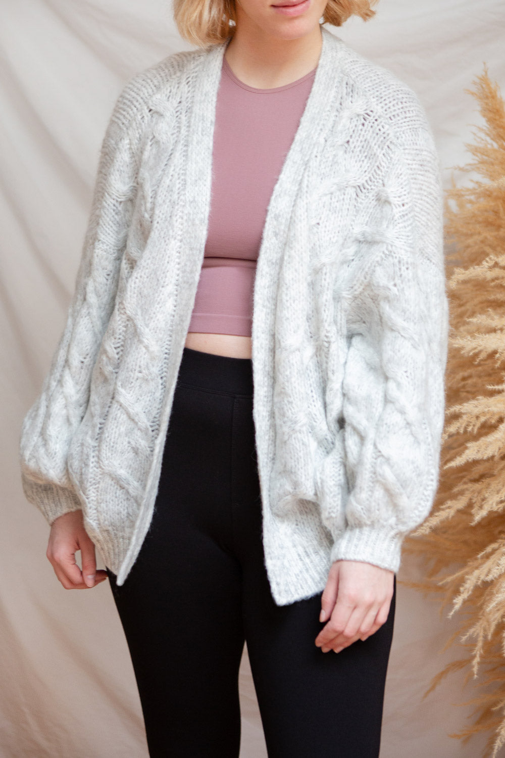 Recanoti Light Grey Balloon Sleeve Cardigan | La petite garçonne model