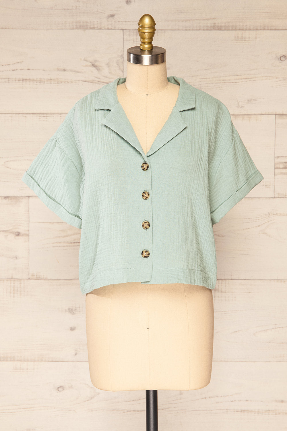 Riga Sage Cropped Button-Up Blouse | La petite garçonne front view