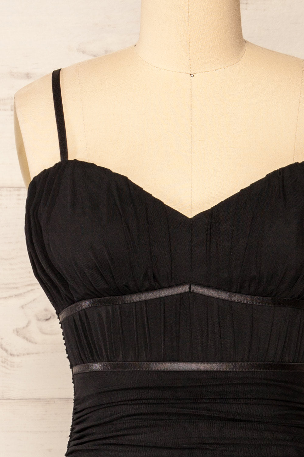 Rilievo Sweetheart Neckline Fitted Midi Dress | La petite garçonne front close-up