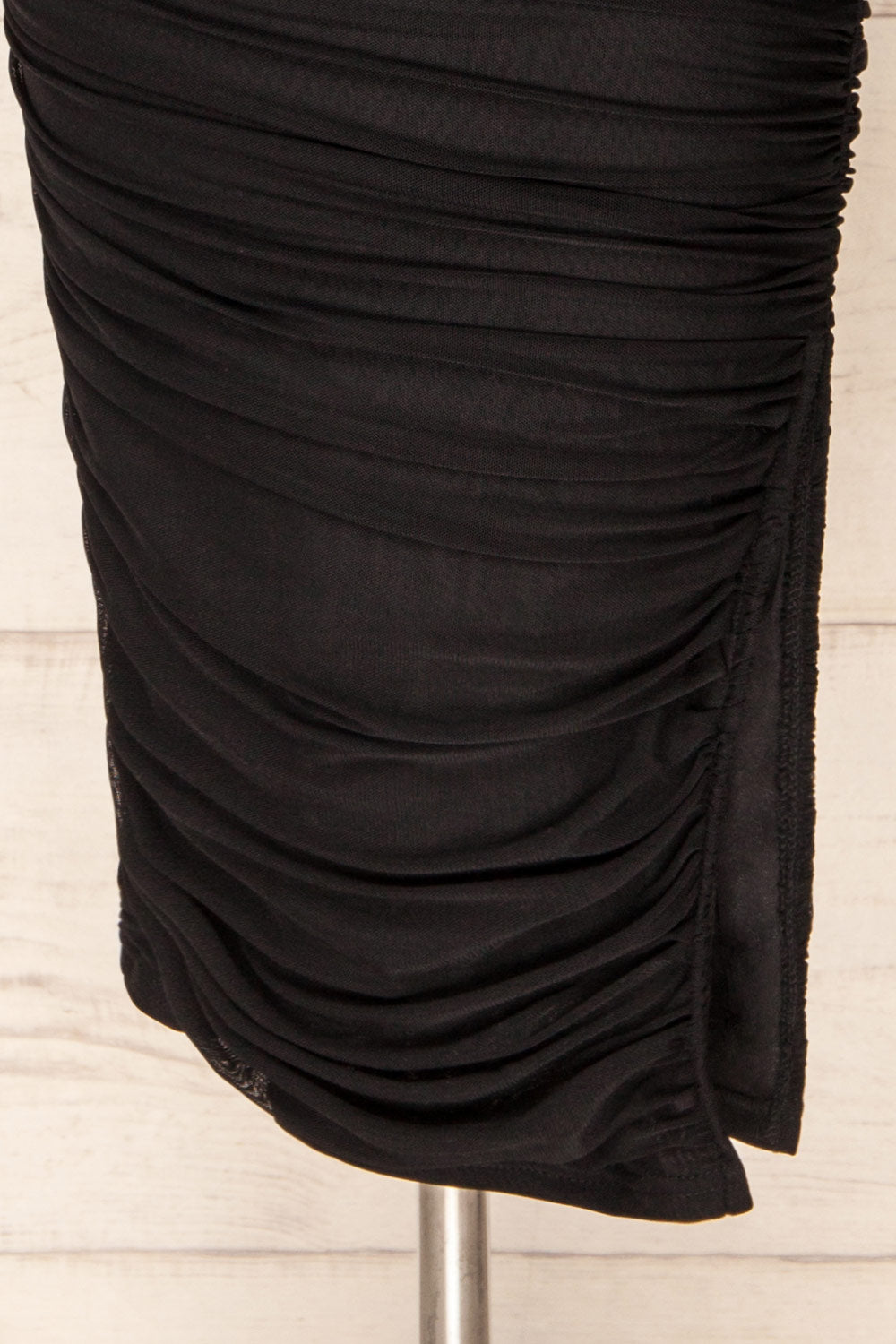 Rilievo Sweetheart Neckline Fitted Midi Dress | La petite garçonne slit close-up