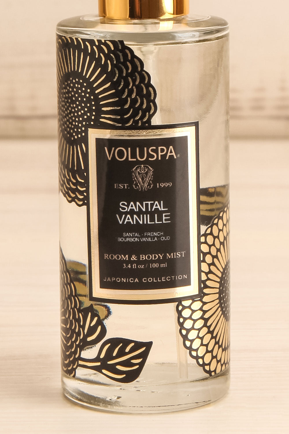 Room & Body Mist Santal Vanille | Voluspa | La petite garçonne close-up