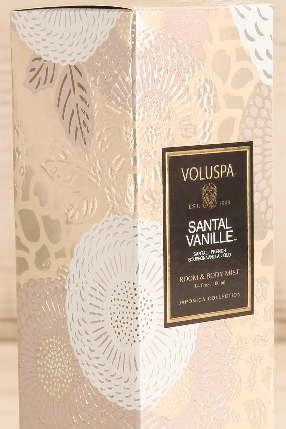 Room & Body Mist Santal Vanille | Voluspa | La petite garçonne box close-up