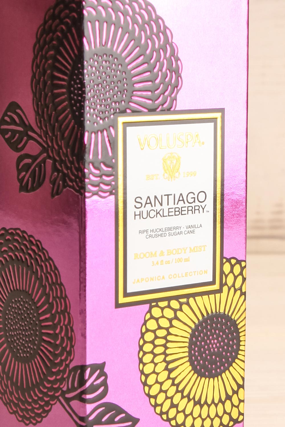 Room & Body Mist Santiago Huckleberry | La petite garçonne box close-up