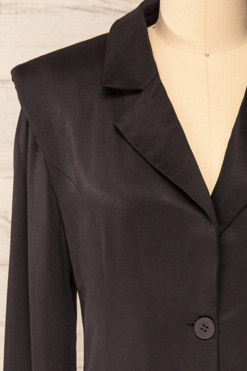 Routard Black Buttoned Blazer | La petite garçonne front close-up