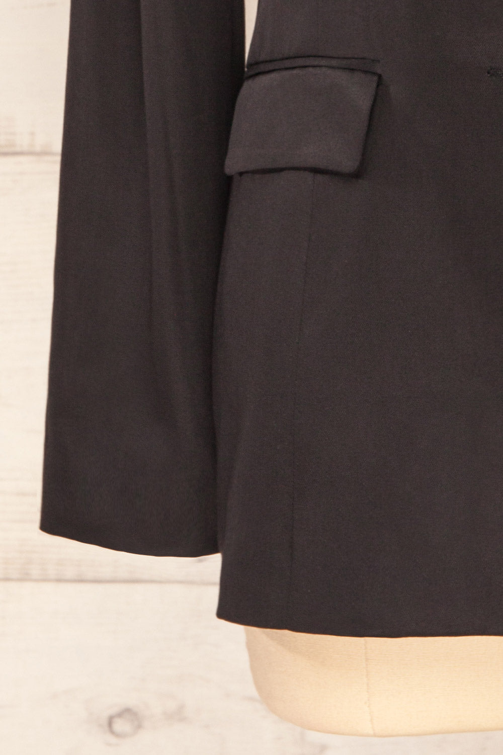 Routard Black Buttoned Blazer | La petite garçonne bottom