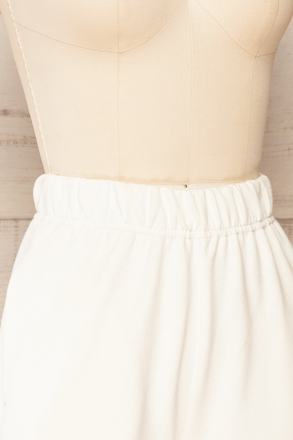 Ruby Short Cream Jogger Shorts w/ Side Pockets | La petite garçonne side close-up