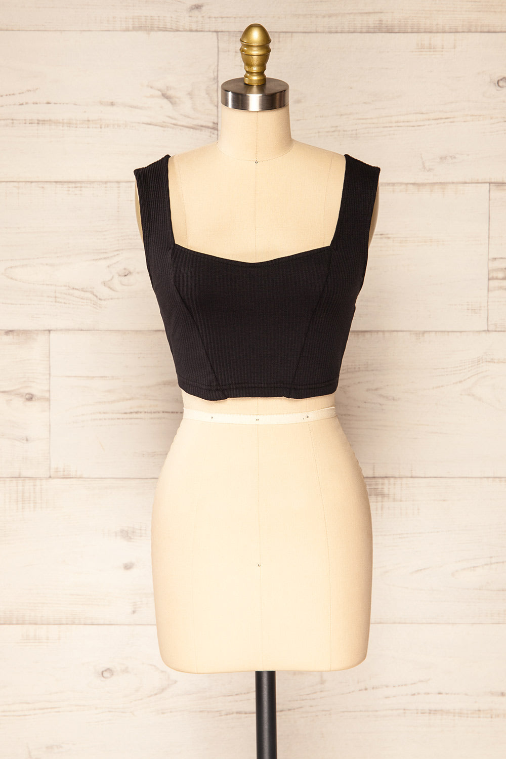 Sacz Black Large Straps Cropped Tank Top | La petite garçonne front view