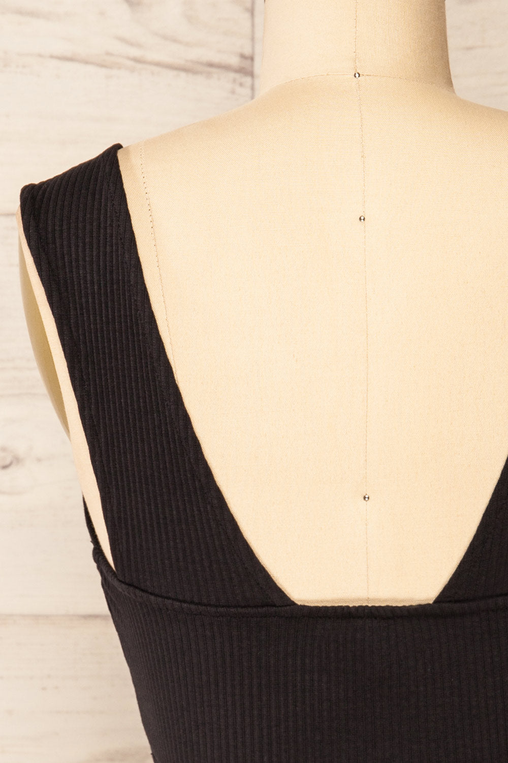 Sacz Black Large Straps Cropped Tank Top | La petite garçonne back close-up