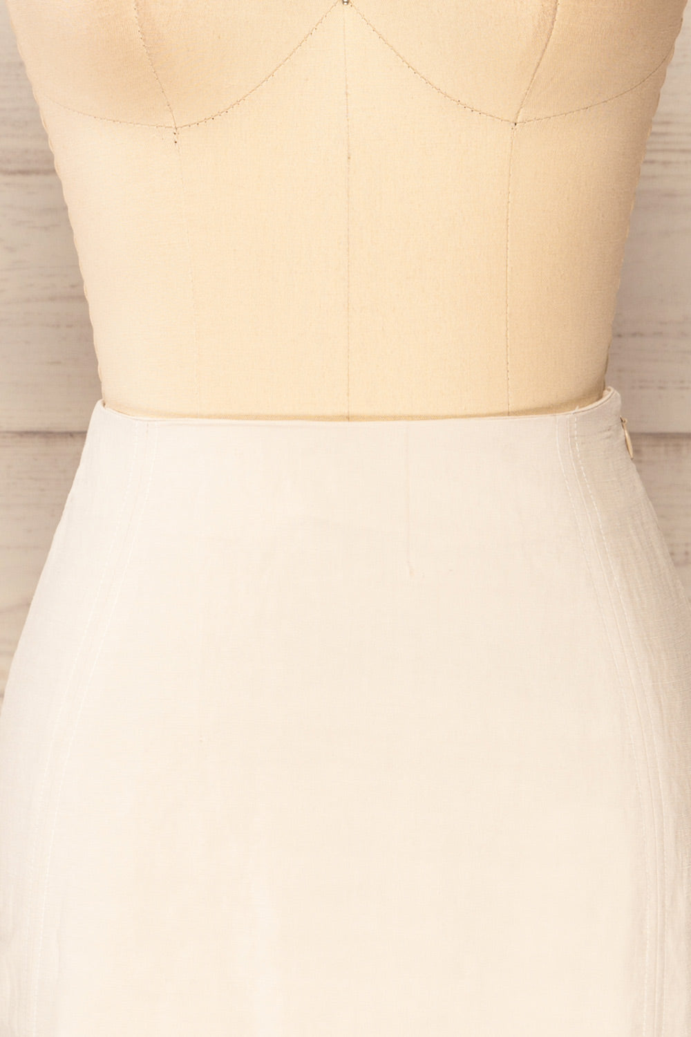 Sadye Beige Faux-Linen High-Waisted Skirt | La petite garçonne front close-up