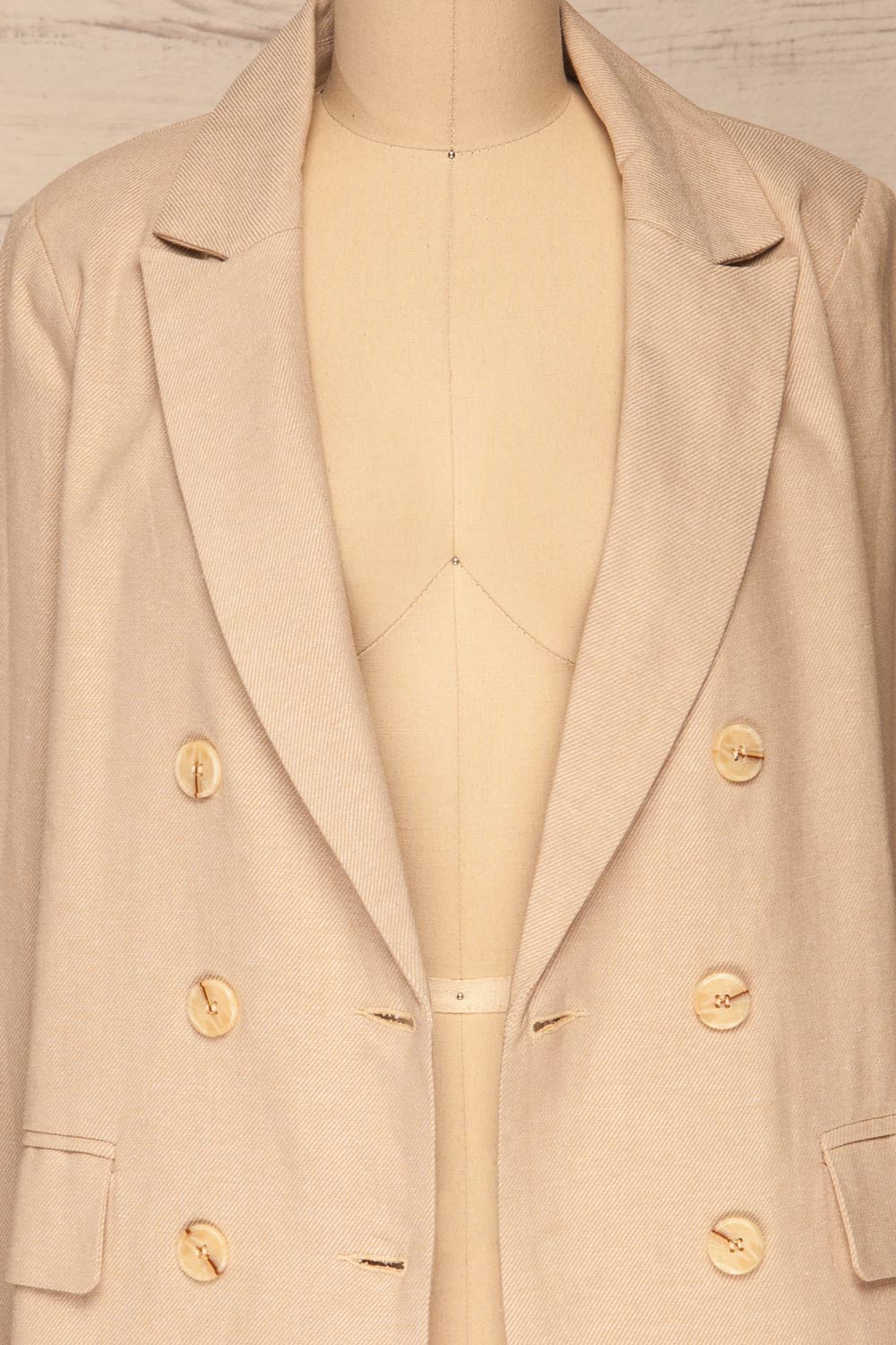 Samarate Beige Blazer | Veston Beige | La Petite Garçonne front close-up open