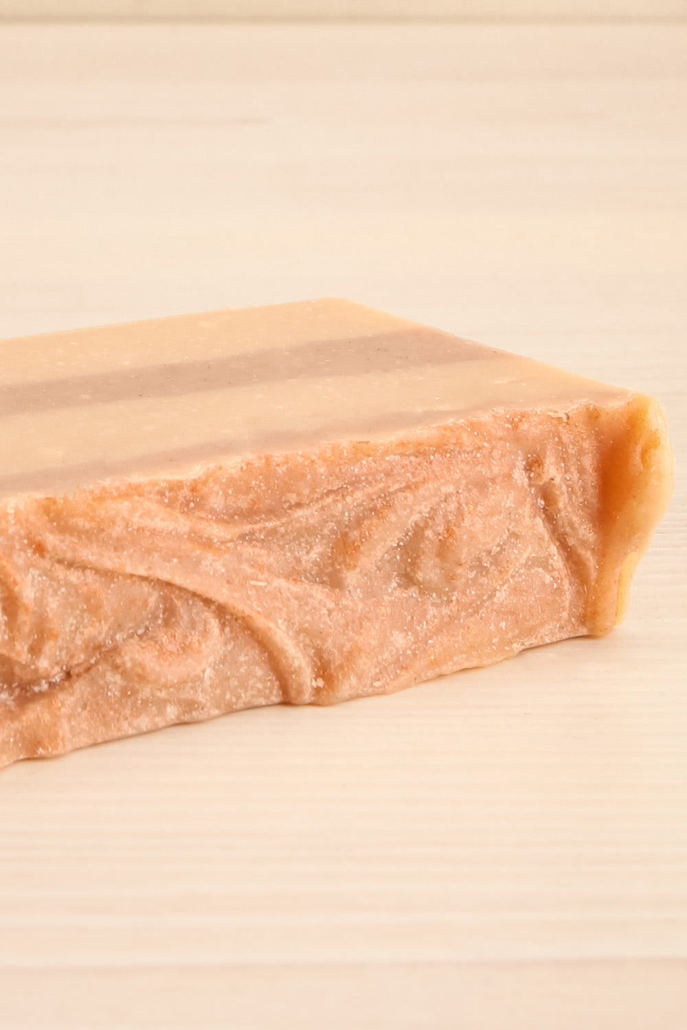 Savon Cardamome et Tabac Perfumed Soap | La petite garçonne flat close-up