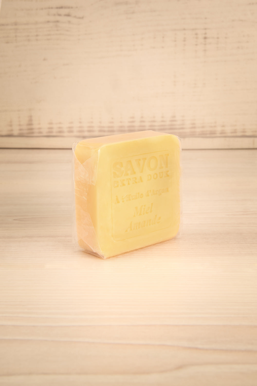 Savon à l'Huile d'Argan Miel-Amande Soap | La Petite Garçonne Chpt. 2 1