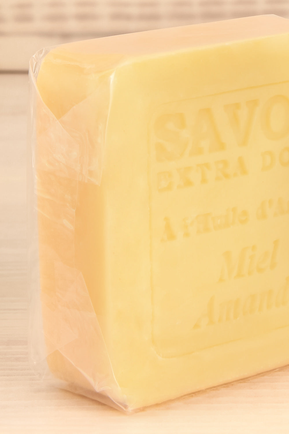 Savon à l'Huile d'Argan Miel-Amande Soap | La Petite Garçonne Chpt. 2 2