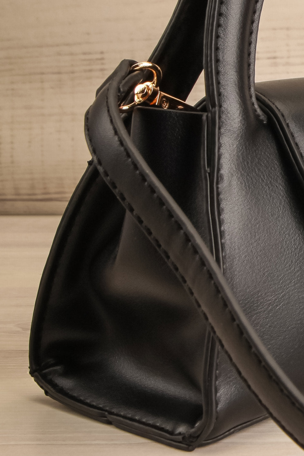 Scorpius Noir Small Handbag | La petite garçonne side close-up