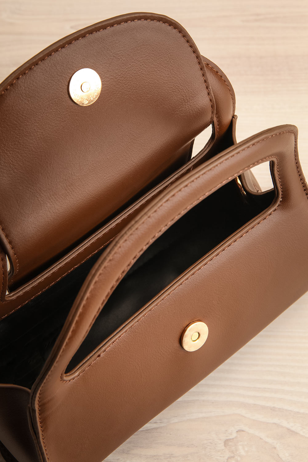 Scorpius Chocolat Handbag w/ Removable Strap | La petite garçonne inside