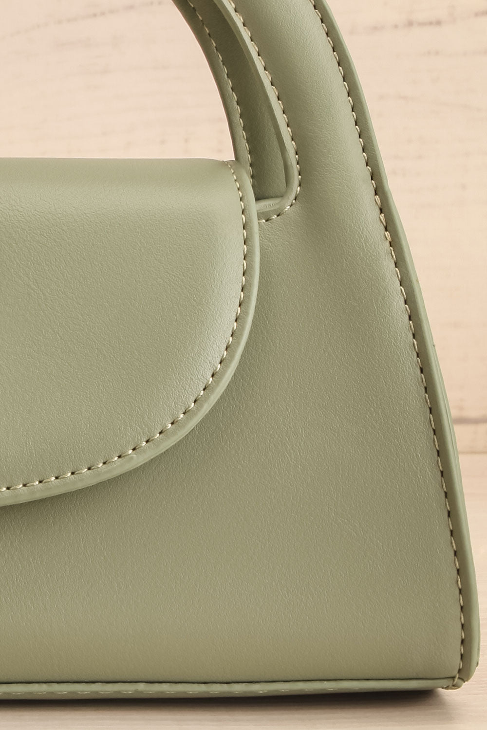 Scorpius Sauge Handbag w/ Removable Strap | La petite garçonne close-up