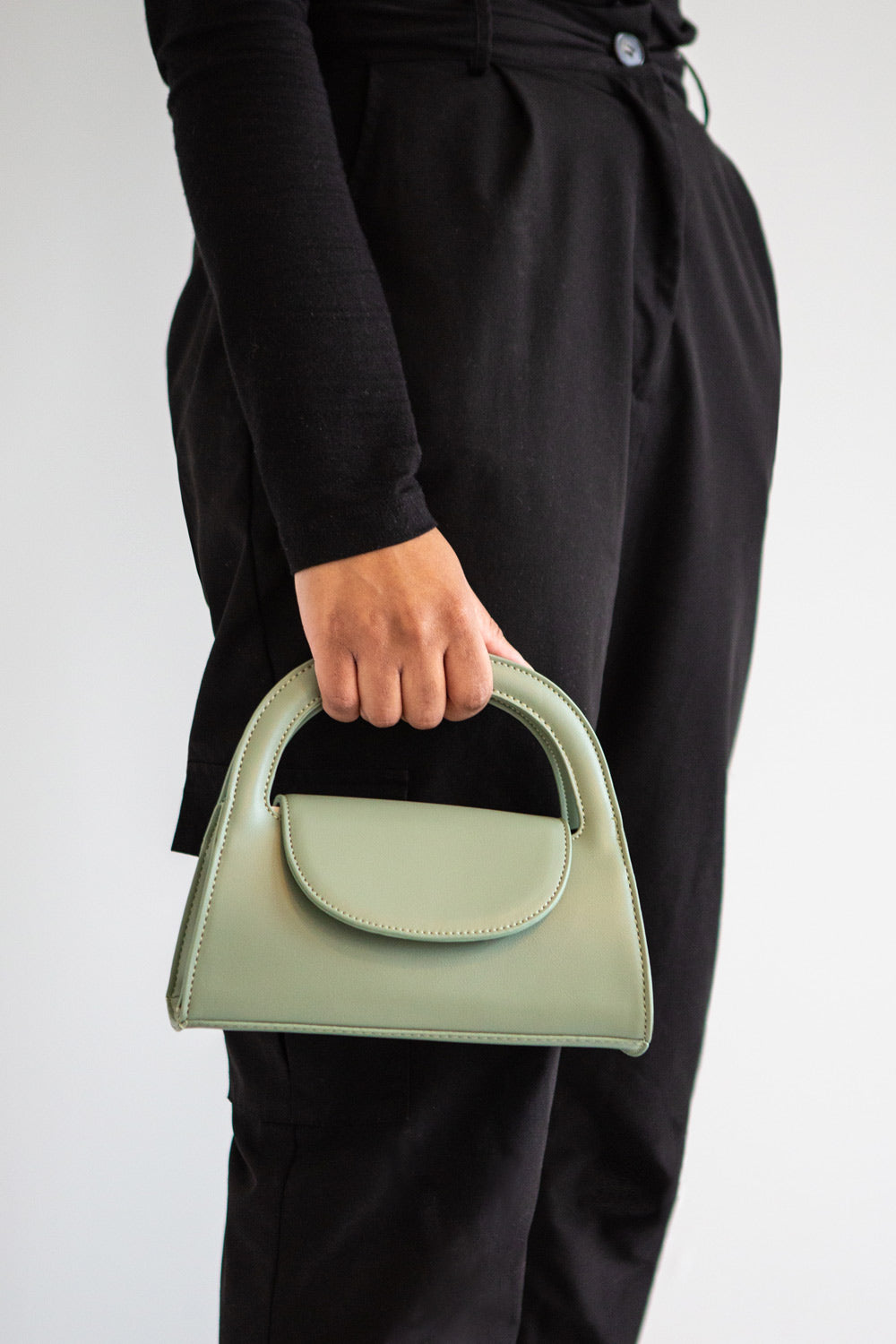 Scorpius Brown Handbag w/ Removable Strap | La petite garçonne model