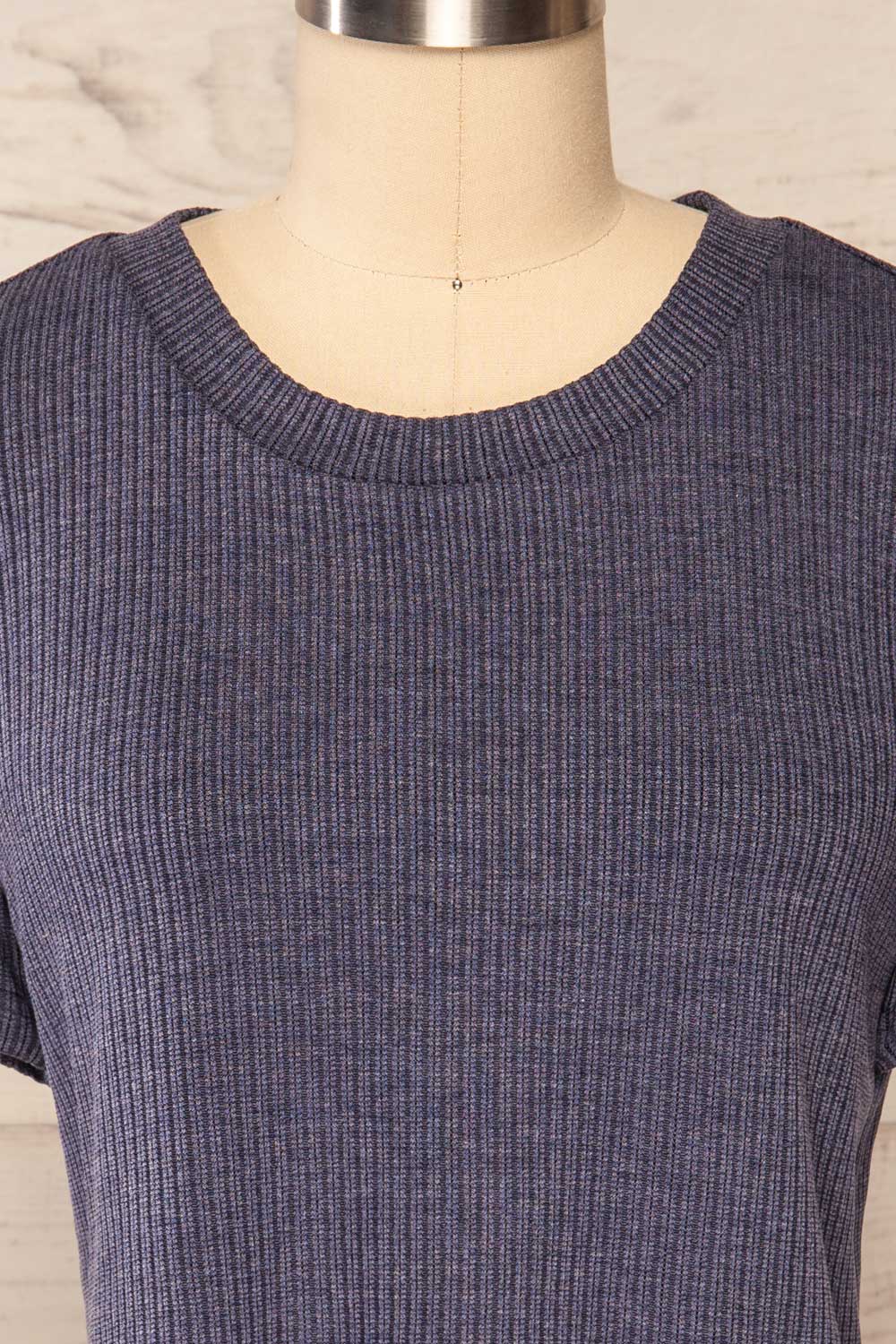 Set Dignes Navy Ribbed T-Shirt & Shorts Set | La petite garçonne top front close up