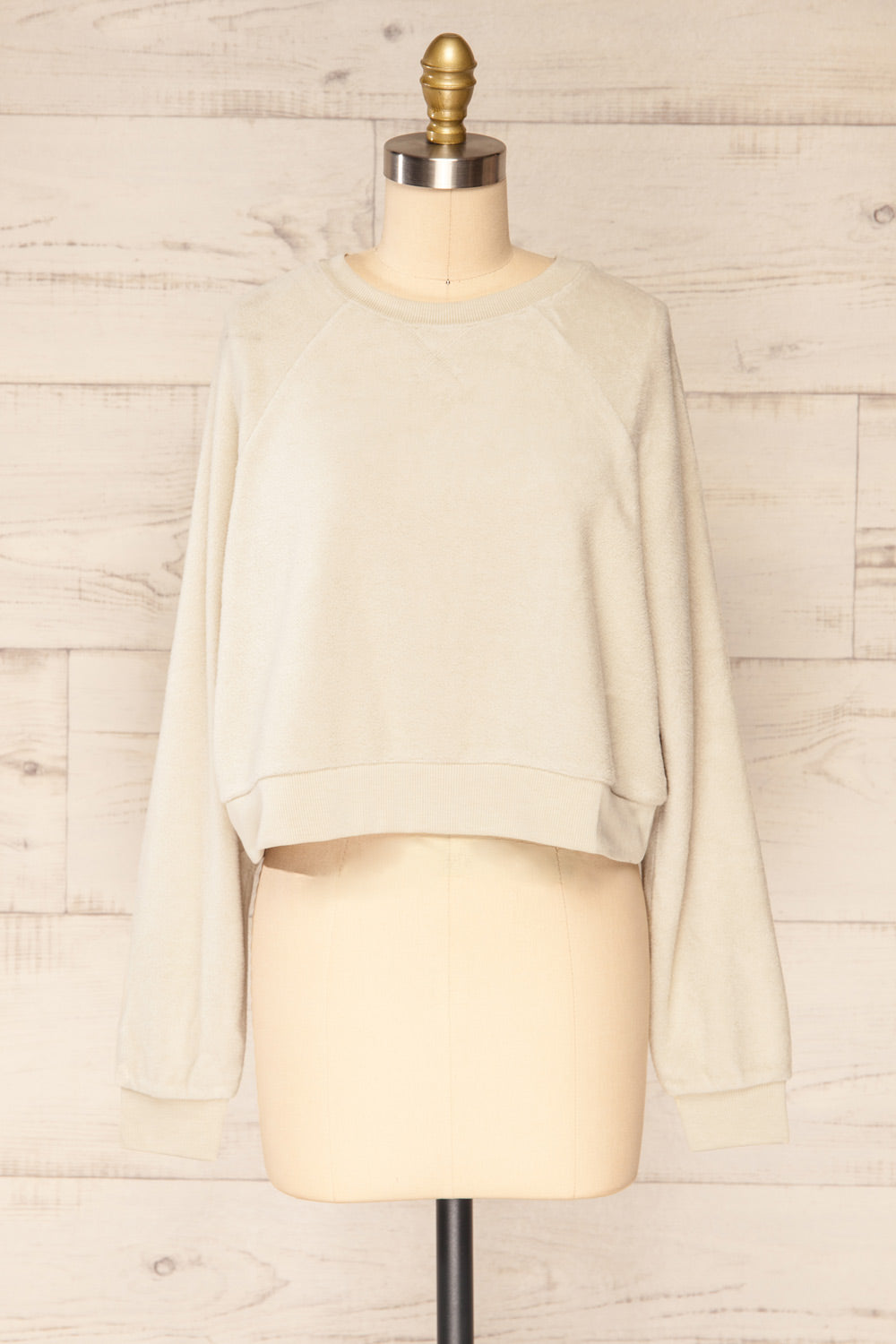 Set Jesen Beige Long Sleeve Top & Shorts | La petite garçonne top front view
