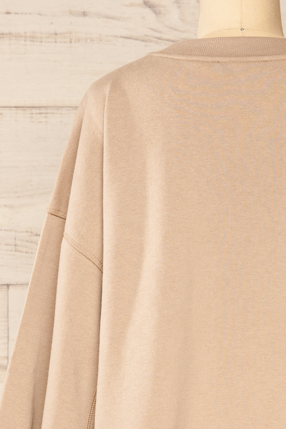 Set Luqa Moka Sweater & Joggers | La petite garçonne top back close-up