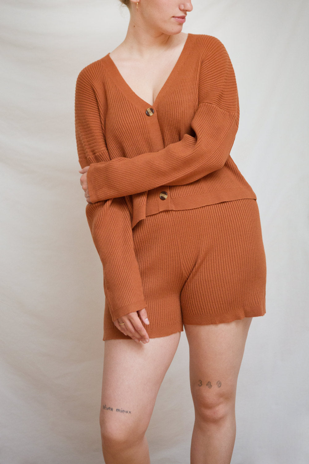 Set Marsa Taupe Ribbed Lounge Set | La petite garçonne model fiche rust