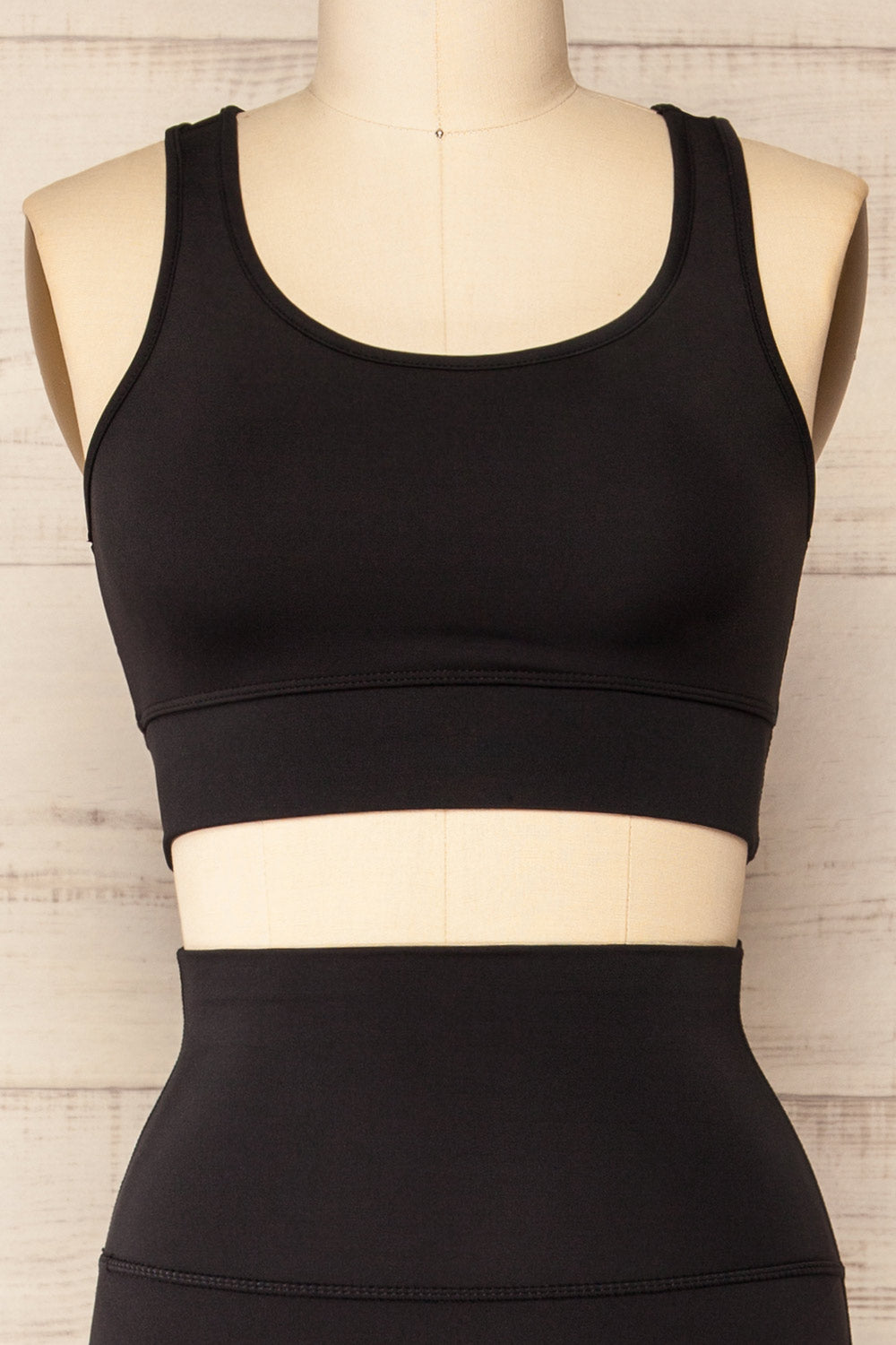 Set Mida Black Sports Bra & Leggings Set | La petite garçonne front close-up