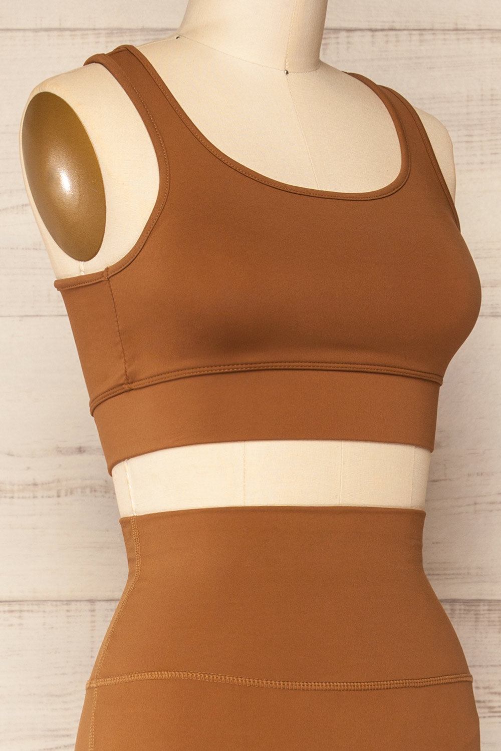 Set Mida Caramel Sports Bra & Leggings Set | La petite garçonne side close-up