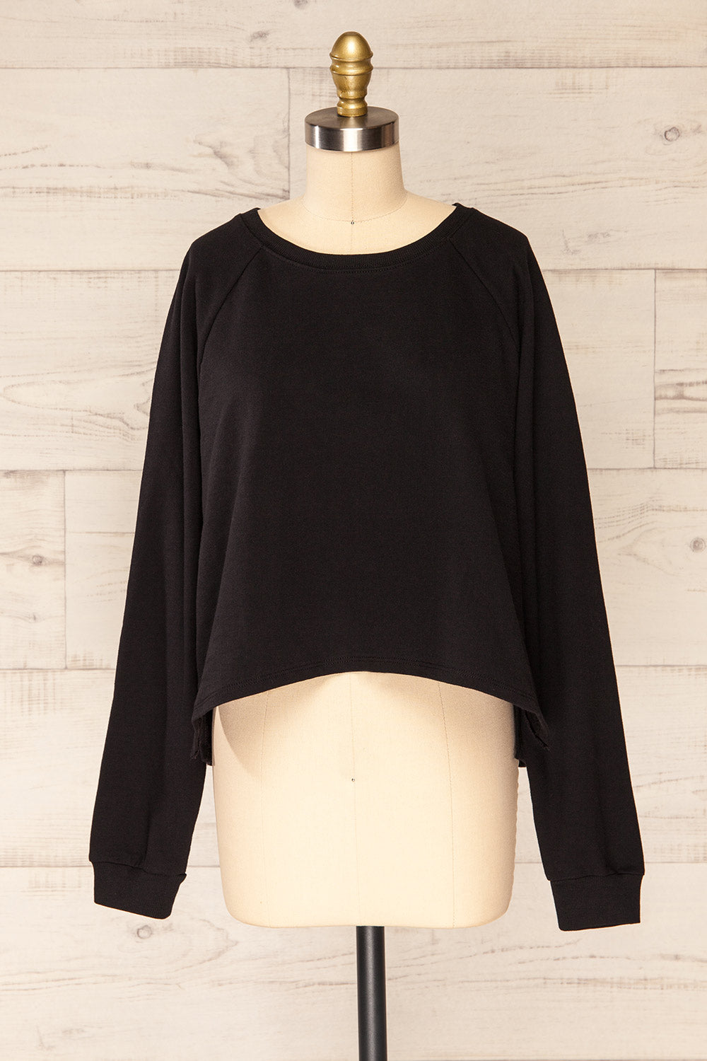Set Rebec Black Cropped Sweater & Shorts | La petite garçonne top front view